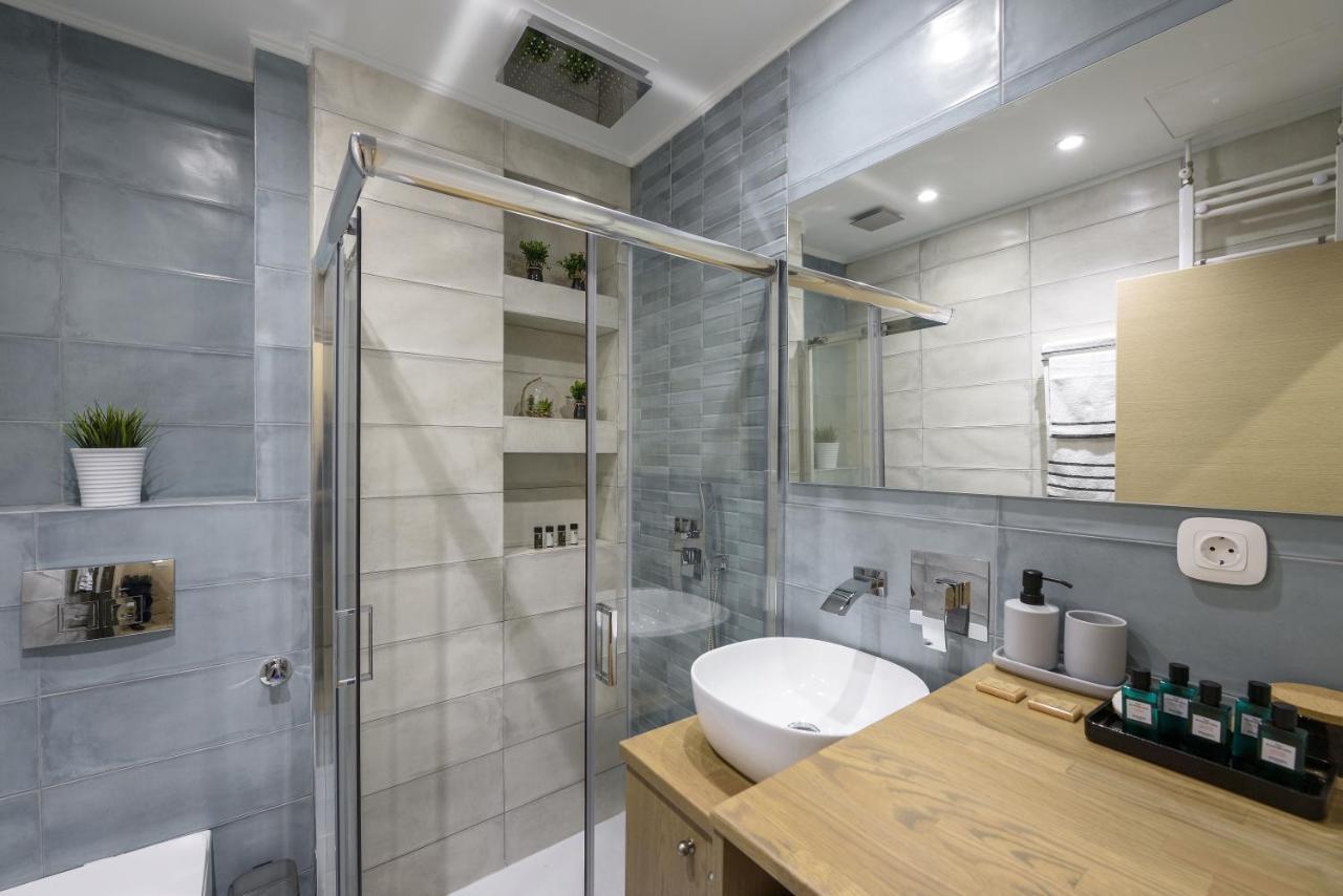 Τhe Half Root Suite In The Heart Of City Center Thessalonique Extérieur photo